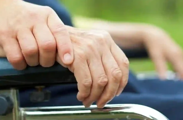 Obat Parkinson Tidak Lagi Cukup Mengontrol Gejala? Kenali Tandanya